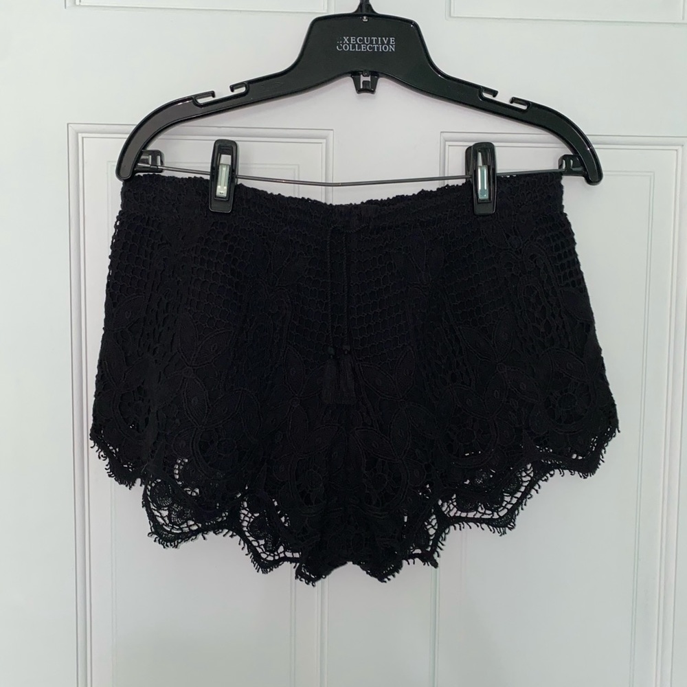 EXPRESS LACE SHORTS : SIZE S